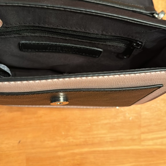 Like new Nine West purse in pale pink burgundy and black - Picture 5 of 12